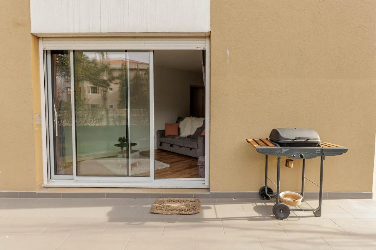 ✼ Jardin-Parking-Proche Plage Et Calanque contacts